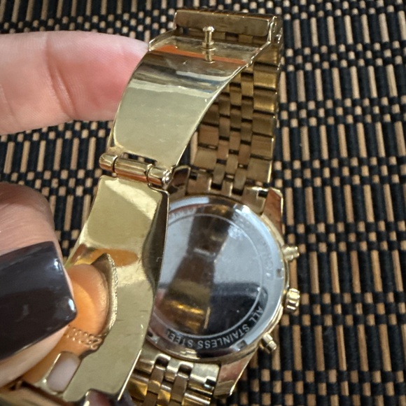 Michael Kors gold watch - Picture 5 of 5